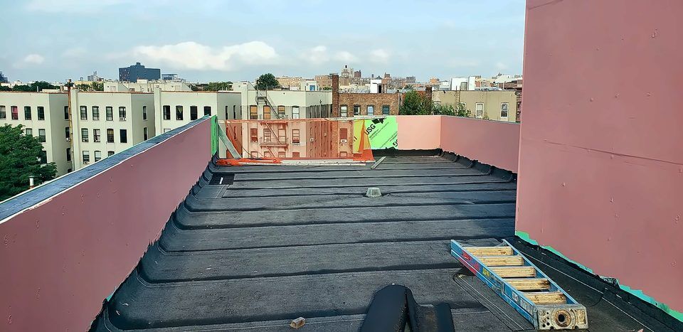 EPDM roof - Typical rubber roof between parapets